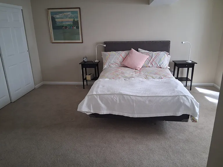 Queen sized bedroom downstairs