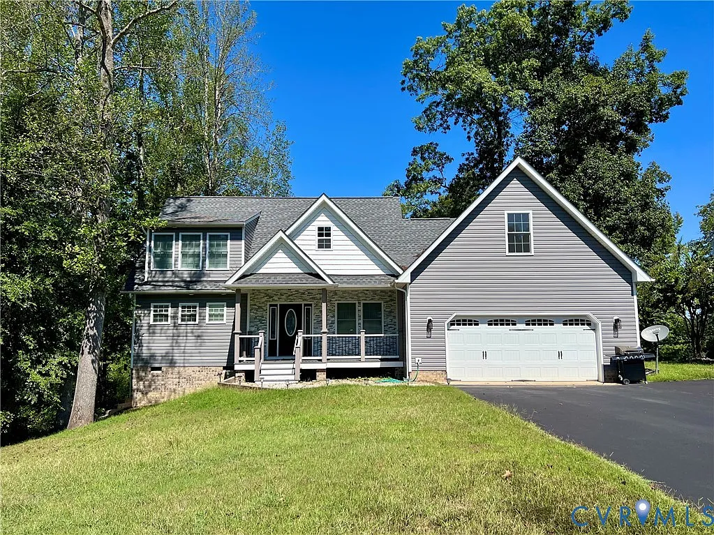 3 bed, 2.5 bath, 2026 sqft, $2,700 — Photo 1