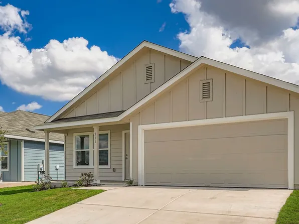 216 Whoopers Loop, Uhland, TX 78640