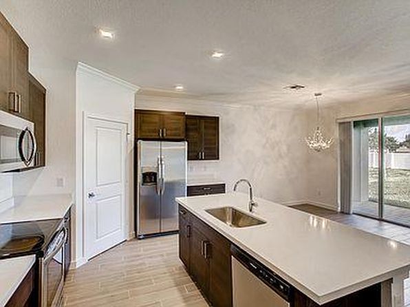 1343 NE White Pine Ter