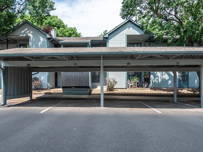 Springhill Apartments — Photo 25