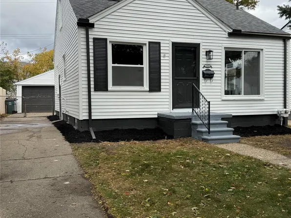 1427 E Madge Ave, Hazel Park, MI 48030