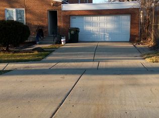 2556 E Ballard Rd #2, Des Plaines, IL 60016