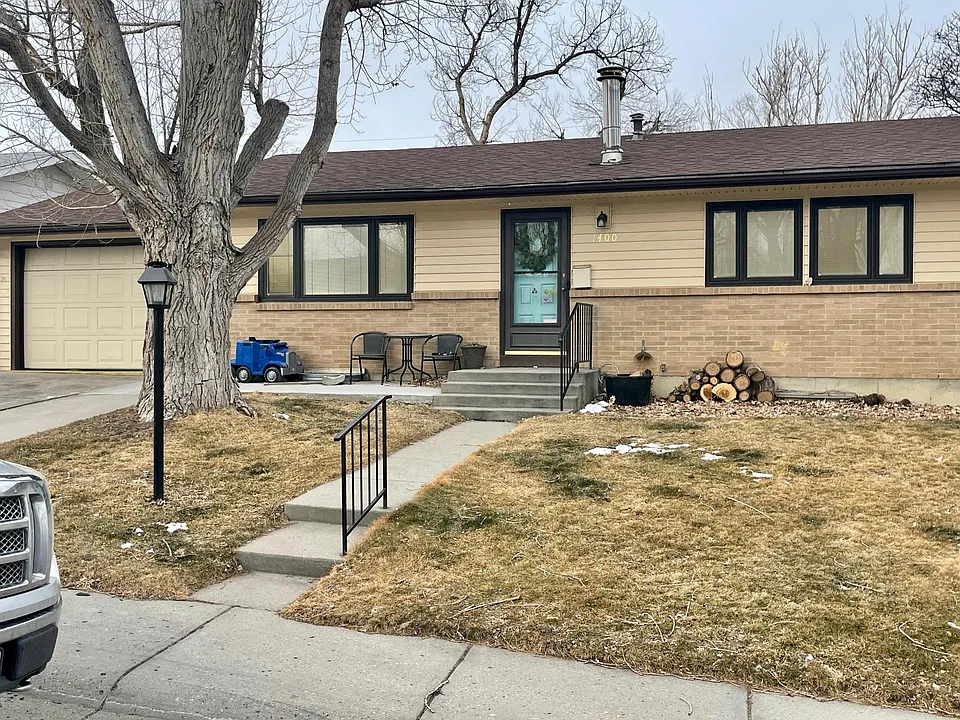 1400 Glenaire Dr