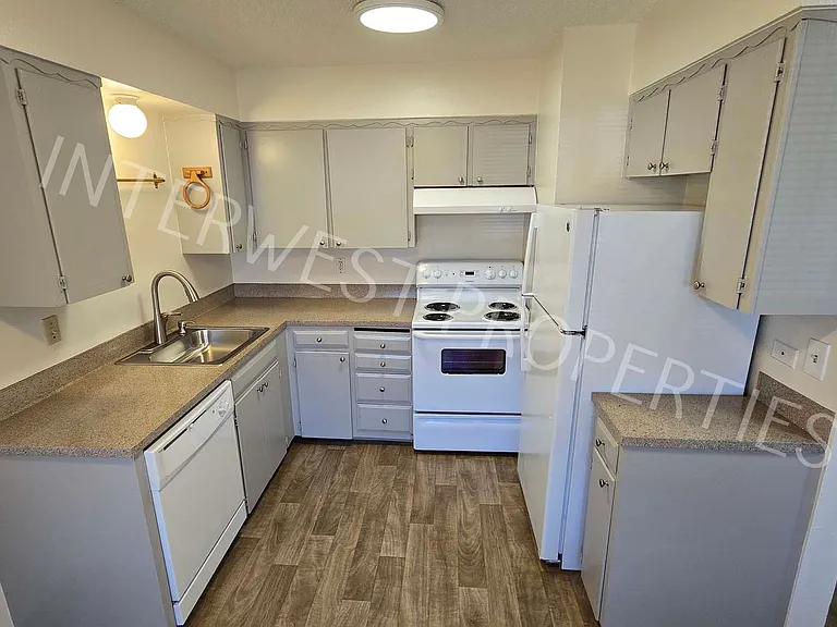 Canterbury Terrace Apartments — Photo 12