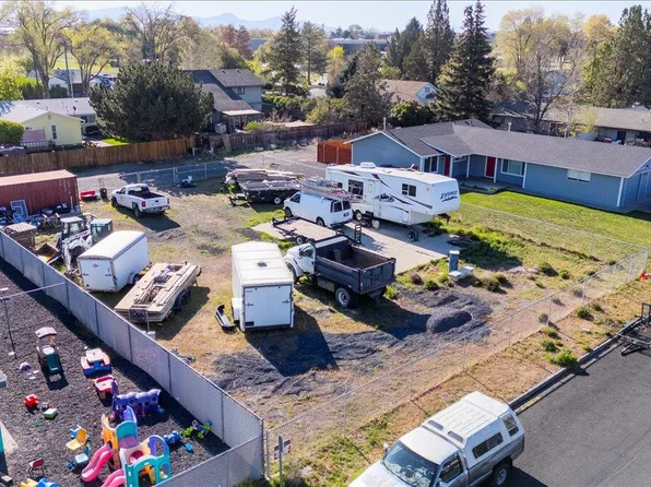 1222 SW 16th St, Redmond, OR 97756