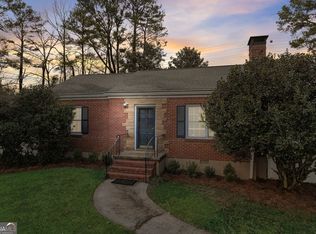 2584 Pineview Dr, Decatur, GA 30030