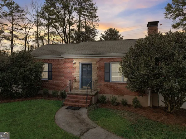 2584 Pineview Dr, Decatur, GA 30030