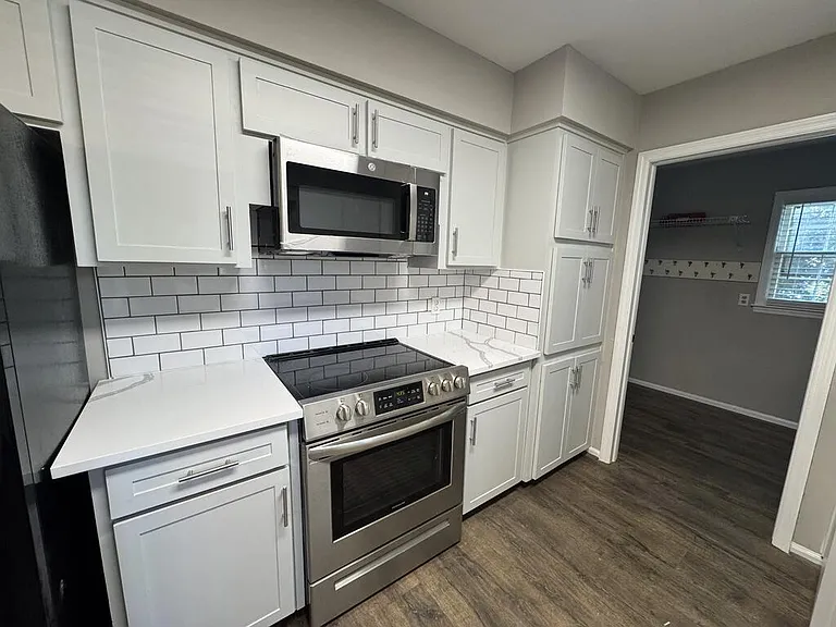 1915 Coventry Dr — Photo 10