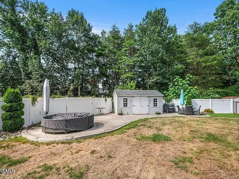 16 Carr Ln — Photo 12