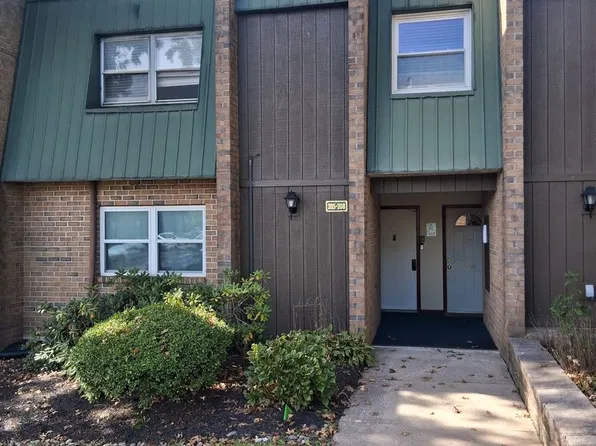 208 Meadowview Ln, Mont Clare, PA 19453