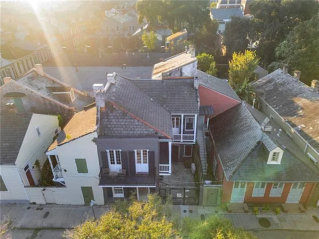 632 Burgundy St — Photo 9