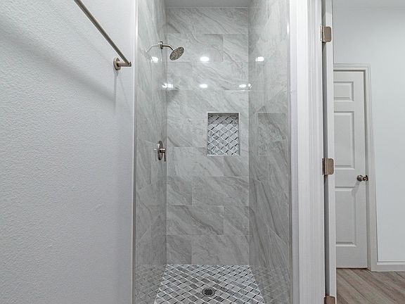 4th image of 805 Avenue K #B