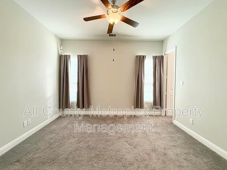 950 Dartford Dr — Photo 5