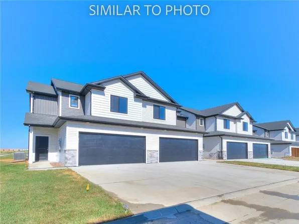 5556 Cedar Dr, Pleasant Hill, IA 50327