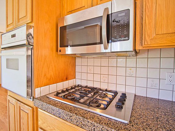 Kitchen gas range cooktop