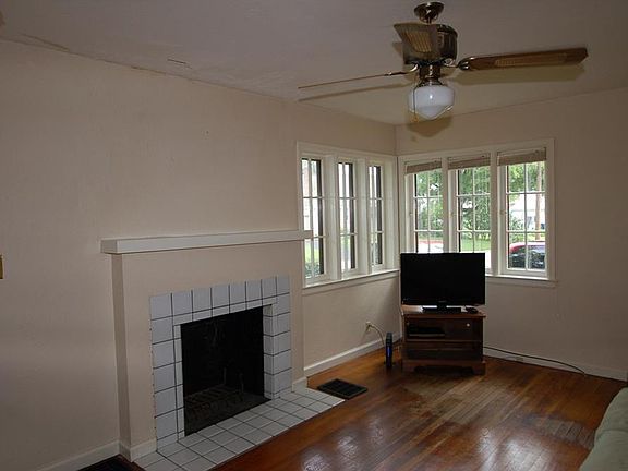 2nd image of 300 Shadowlawn Ave