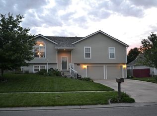 2135 SW Pondview Dr, Topeka, KS 66614