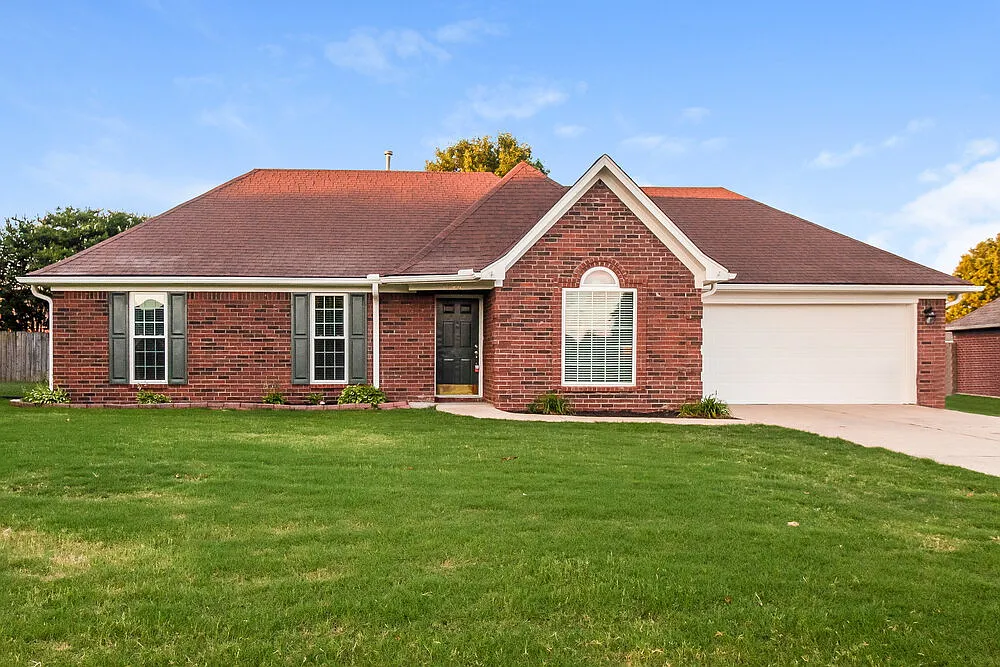 3 bed, 2.0 bath, 1333 sqft, $1,750 — Photo 1