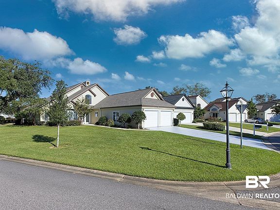 3rd image of 614 Saint Andrews Dr