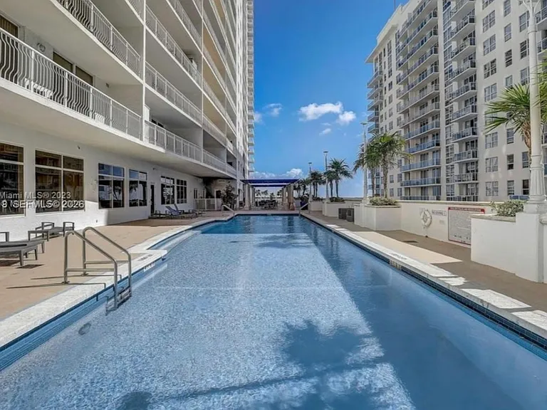 1200 Brickell Bay Dr #31004 — Photo 8