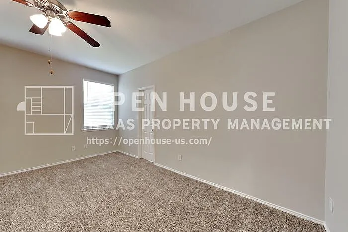 2021 Hickory Dr — Photo 10
