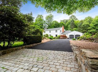 826 Rock Rimmon Rd, Stamford, CT 06903