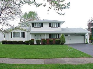 16 Flamingo Dr, Rochester, NY 14624