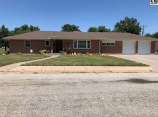 1002 Cherry St, Pratt, KS 67124