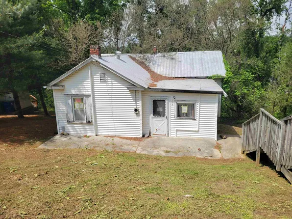 570 Schaeffer Dr, Christiansburg, VA 24073