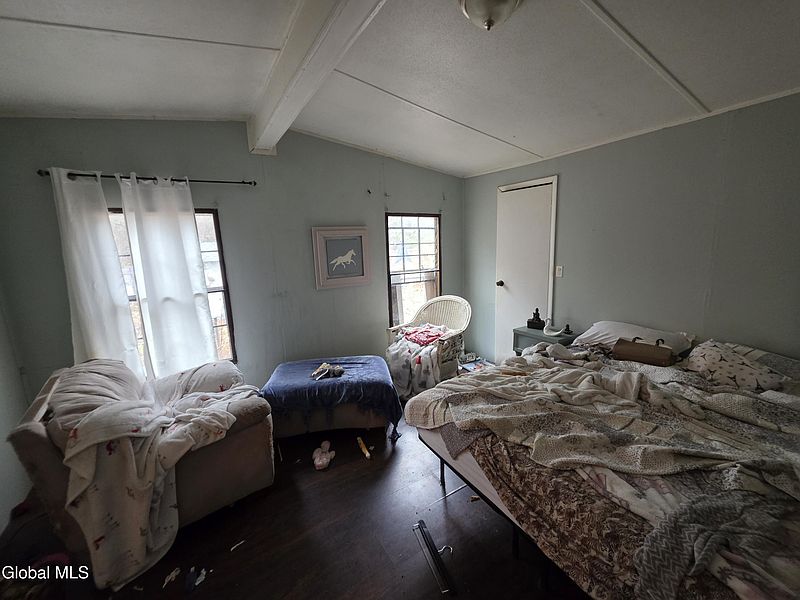 4th image of 141 Heath Road