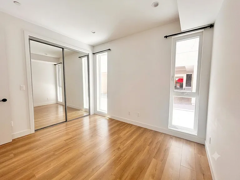 161 S Hoover St #B — Photo 17