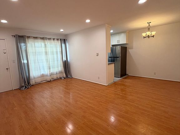 5th image of 4427 Ambrose Ave #3