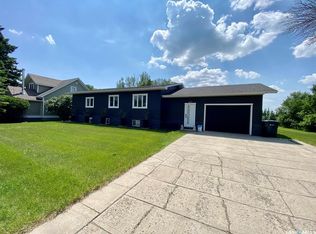 837 Prospect Ave, Oxbow, SK S0C2B0