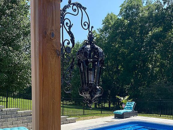 4th image of 812 Megan Ln