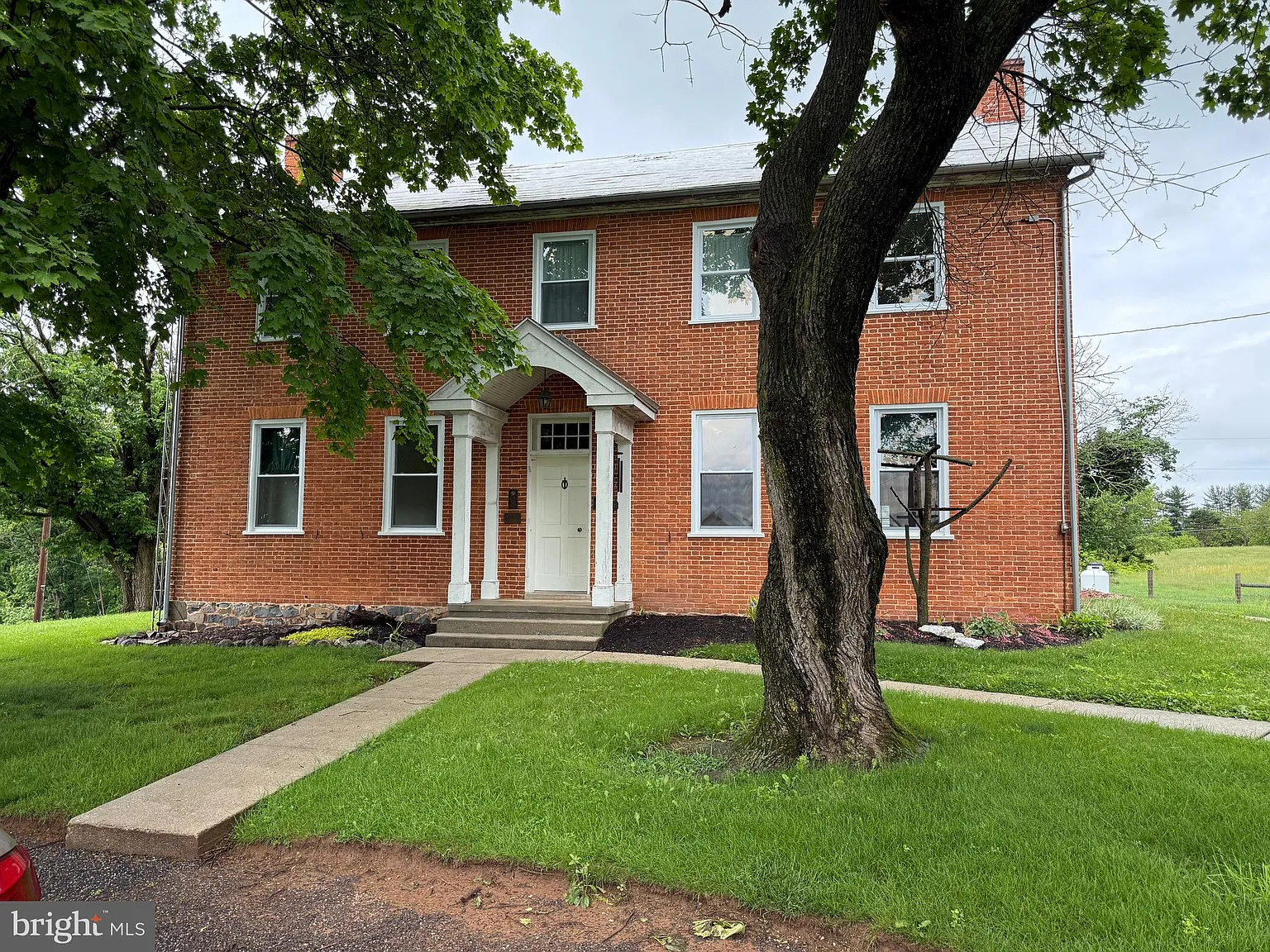 5 bed, 1.5 bath, 3080 sqft, $2,800 — Photo 3
