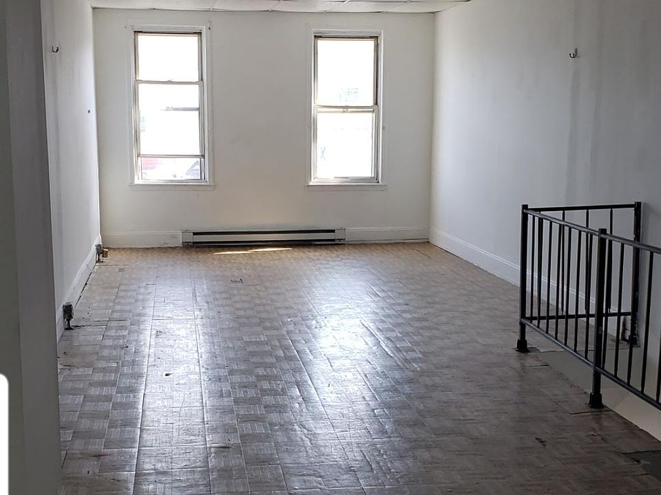 2nd image of 2436 E Monument St