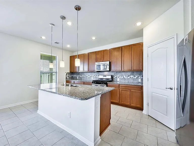 22423 Auburn Valley Ln — Photo 7
