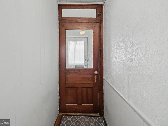 4th image of 628 E Broad St