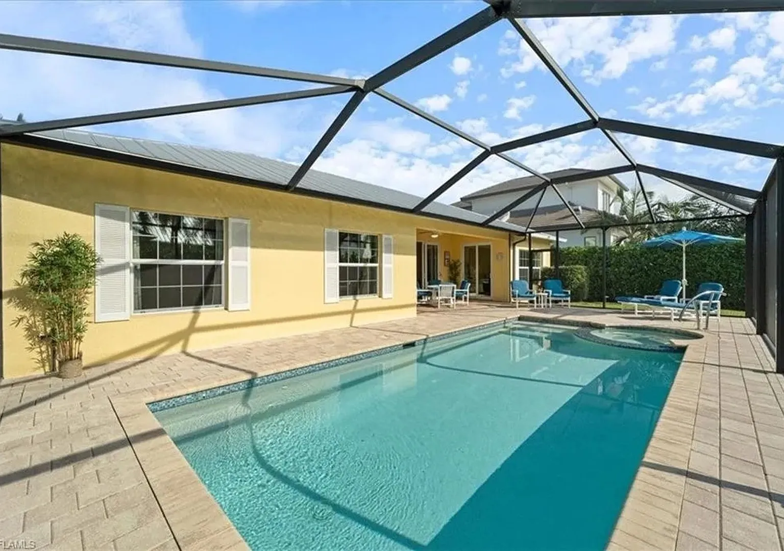 **Olde Naples Luxury Annual Home ** Private Heated Pool & Spa ** Pet Friendly ** 3 Bedroom, 2 Bat... — Photo 1