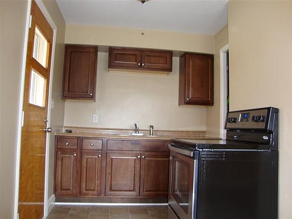 2nd image of 3024 Mohican Ave