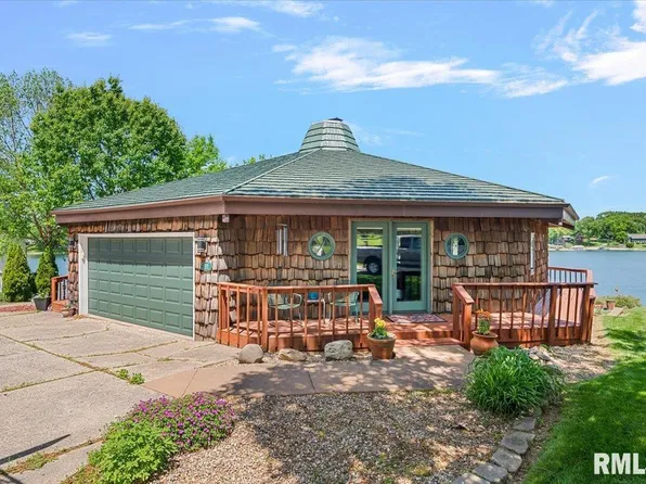 825 Poplar Dr, Petersburg, IL 62675