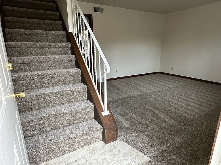 3850 Canterbury Dr — Photo 1