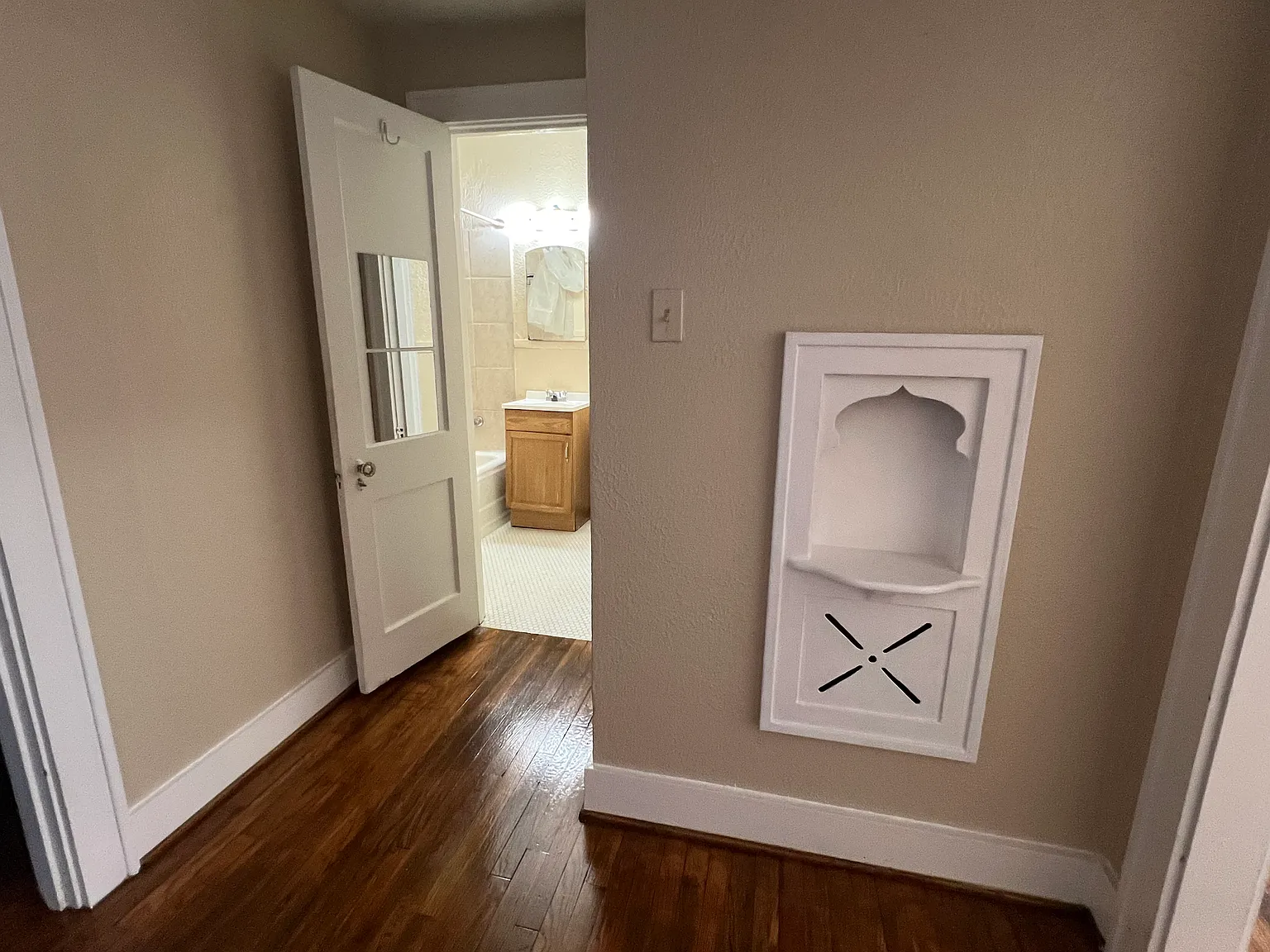 1 bed, 900 sqft, $810 — Photo 2