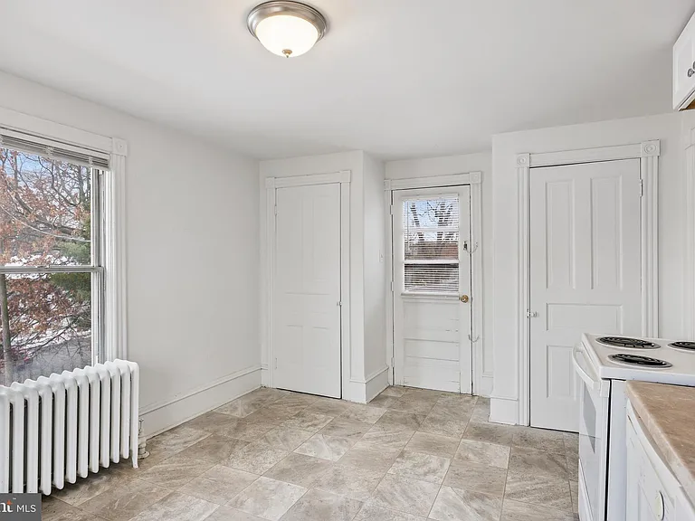 24 W Broad St — Photo 5