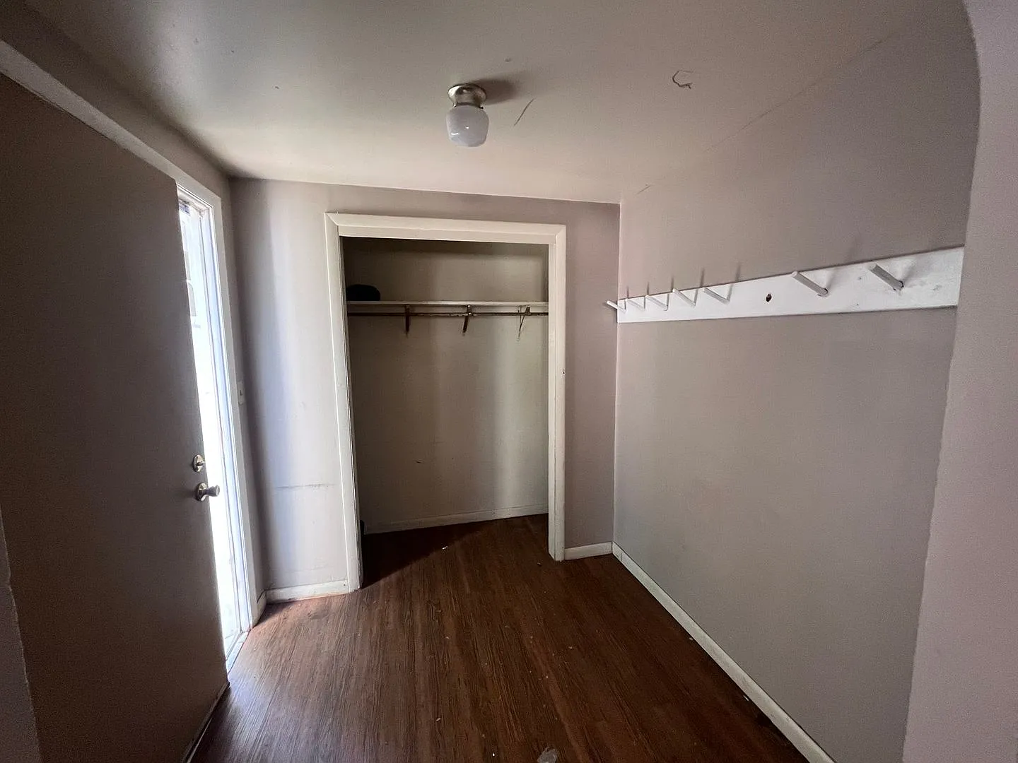 3 Bedroom, 1 Bath House — Photo 2