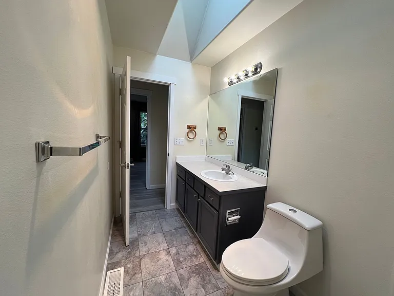 1360 Roma Rd — Photo 27
