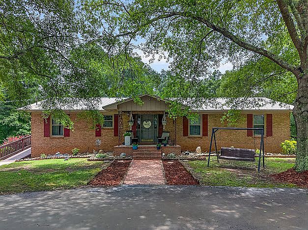 1st image of 209 Sunny Hill Dr
