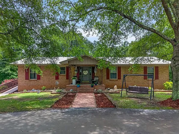 209 Sunny Hill Dr, Anniston, AL 36206