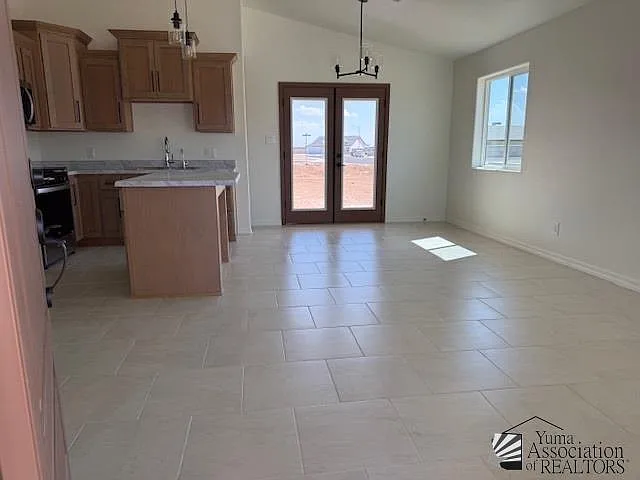 3 bed, 2.0 bath, 1500 sqft, $1,600 — Photo 2
